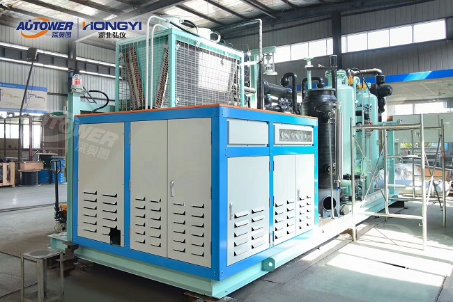     全自动液动汽车桁架鹤管的应用有哪些呢？全自动桁架鹤管其主要构成有如下几大部分：液压控制系统、电气控制系统、装车鹤管、行走小车、密封帽、自动跟进机构、桁架等几部分组成。液压控制系统中主要由纵向驱动液压缸、横向驱动液压缸、升降液压缸、液压站等几部分组成。   全自动液动汽车桁架鹤管的应用有哪些      它负责鹤管装车对位的执行。电气控制系统其主要控制液压站的阀组换向、液位报警信号的采集及处理，它是全自动桁架鹤管的中控。装车鹤管其主要包括进油管、回气管、伸缩垂管、三通管及真空短流器等组成，其负责介质的装载及挥发气体的导出。行走小车主要包括纵向行走小车和横向行走小车，他主要作用：其一是鹤管的安装载体；其二是带动鹤管进行罐口对位。   全自动液动汽车桁架鹤管的应用有哪些      密封帽及自动跟进机构其主要作用起到密闭装车，当罐车随着介质的装载而降低高度时，跟进机构压缩密封帽保证密封帽和罐口贴合，防止挥发气体外泄，污染环境及产生安全事故。      想要了解更多关于全自动鹤管的相关信息，请关注深圳市奥图威尔科技有限公司！