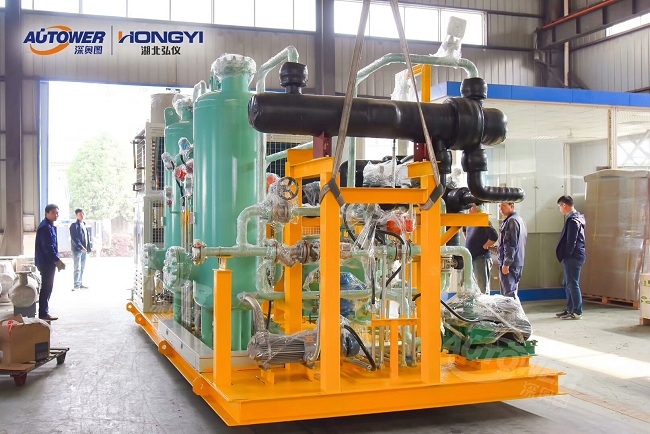     全自动液动汽车桁架鹤管的应用有哪些呢？全自动桁架鹤管其主要构成有如下几大部分：液压控制系统、电气控制系统、装车鹤管、行走小车、密封帽、自动跟进机构、桁架等几部分组成。液压控制系统中主要由纵向驱动液压缸、横向驱动液压缸、升降液压缸、液压站等几部分组成。   全自动液动汽车桁架鹤管的应用有哪些      它负责鹤管装车对位的执行。电气控制系统其主要控制液压站的阀组换向、液位报警信号的采集及处理，它是全自动桁架鹤管的中控。装车鹤管其主要包括进油管、回气管、伸缩垂管、三通管及真空短流器等组成，其负责介质的装载及挥发气体的导出。行走小车主要包括纵向行走小车和横向行走小车，他主要作用：其一是鹤管的安装载体；其二是带动鹤管进行罐口对位。   全自动液动汽车桁架鹤管的应用有哪些      密封帽及自动跟进机构其主要作用起到密闭装车，当罐车随着介质的装载而降低高度时，跟进机构压缩密封帽保证密封帽和罐口贴合，防止挥发气体外泄，污染环境及产生安全事故。      想要了解更多关于全自动鹤管的相关信息，请关注深圳市奥图威尔科技有限公司！